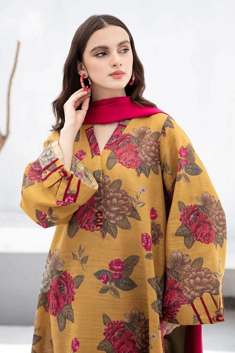 Winter Neck Designs Pakistani, Printed Dress Designs, Cotton Dress Summer Casual, Winter Dress Designing, Dress Design Pakistani, Dress Designing Ideas, Simple Dress Casual, Long Frock Designs, Dress Designing