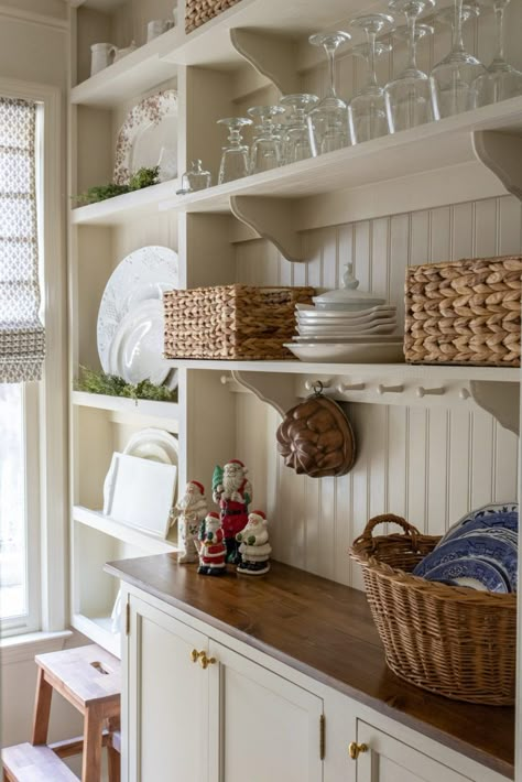 Kitchen Additional Storage Ideas, Pantry Cottagecore, Vernacular Farmhouse, Cottage Closet, Vintage Country Kitchen, Christmas Interior Design, Farmhouse Pantry, Stock Cabinets, Butlers Pantry