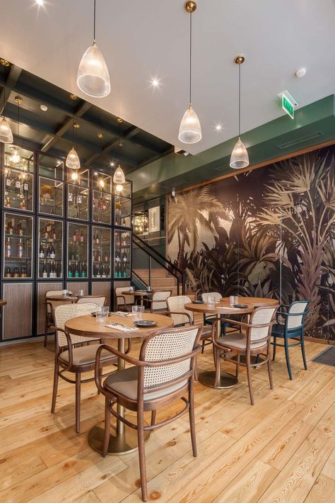 Gallery of Green Affair Chiado Restaurant / Contacto Atlântico - 6 Design Trends 2022, Dark Sofa, Hamburger Restaurant, Greens Restaurant, Starbucks Design, Green Bar, Dinner Restaurants, Restaurant Lighting, Wooden Stairs