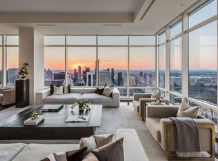 View 14 photos of this $32,000,000, 3 bed, 5.0 bath, 4500 sqft condo located at 151 E 58th St PENTHOUSE 53W, New York, NY 10022 built in 2005. MLS # 5178078. Apartamento New York, New York Aesthetic City Apartments, Appartement New York, Green Bedroom Aesthetic, Nyc Penthouse, New York Penthouse, Apartment Luxury, Luxury Penthouse, Architecture Model Making