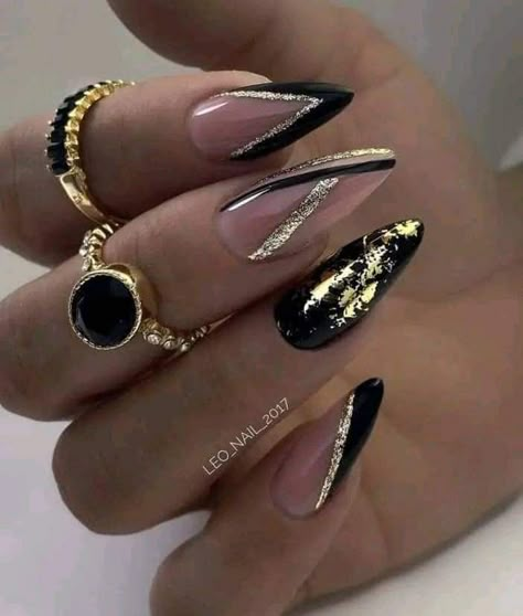 Red Black Gold Nails Design, Black White Gold Nails Design, Black And Gold Foil Nails, 1920s Nails Roaring 20s, Black And Gold Nails Design Classy, Black Foil Nails, Black And Gold Short Nails, Black Tie Nails, Silver Black Nails