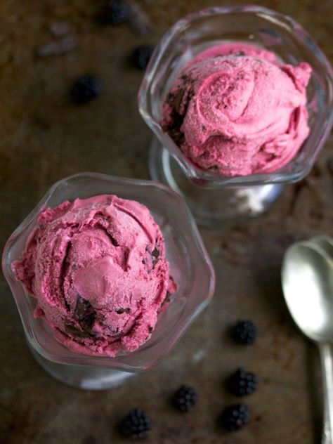 Blackberry chocolate chip ice cream Raspberry Ice Cream Recipe, Black Raspberry Ice Cream, Ice Cream From Scratch, Fruity Ice Cream, Homemade Ice Cream Recipes Machine, Blackberry Ice Cream, Ninja Ice Cream, Blackberry Cheesecake, Ice Cream Recipes Machine