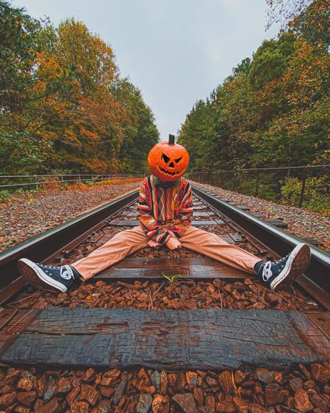 Halloween Railroad Photoshoot, Cool Fall Photoshoot, Cute Pumpkin Head Photoshoot, Ghost Fall Photoshoot, Spooky Pumpkin Head Photoshoot, Pumpkin Head Pictures Friends, Pumpkin Face Photoshoot, Punkin Head Pictures, Pumpkin Head Photoshoot One Person