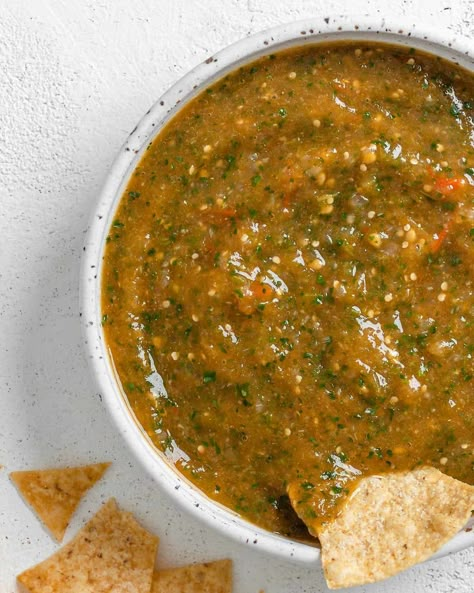 This Stovetop Tomatillo Salsa is ready in just 20 minutes and will bring out the best of your favorite burritos, wraps, tacos, and more! It's great as a dip as well and will be a great addition to any gathering! #plantbasedonabudget #tomatillo #salsa Avocado Tomatillo Salsa, Green Salsa Recipe, Tomatillo Recipes, Green Chili Salsa, Green Tomato Salsa, Roasted Tomatillo Salsa, Dip Sauces, Mexican Salsa Recipes, Easy Salsa Recipe