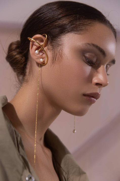 Ear Drop, Ear Chain, Cuff Earring, Long Gold Earrings, Gold Ear Cuff, Bold Jewelry, Estilo Punk, Jewelry Model, Ear Cuffs