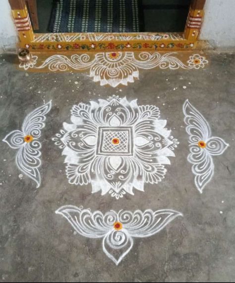 Alpona Design Square, Muggulu Design For New Year, Kolam For Competition, Lotus Muggulu, Rangoli Designs Videos, Easy Rangoli Designs Videos, Border Rangoli, Muggulu Designs, Very Easy Rangoli Designs