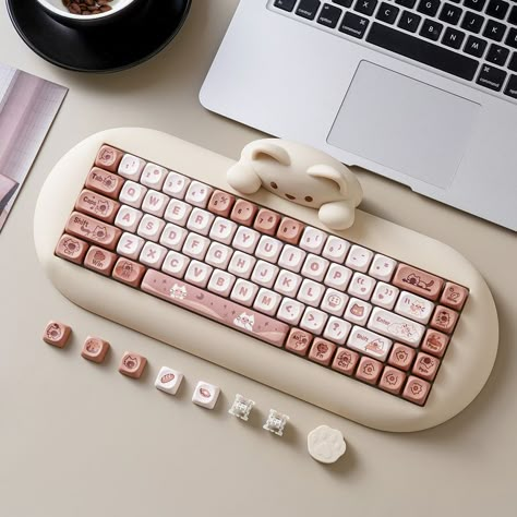 【65% Layout, Adorable Cat-Inspired Design】YUNZII C68 wireless mechanical keyboard is a unique cute keyboard with YUNZII innovative kawaii cat design crafted from high-quality silicone material.The cat head of the keyboard is detachable.You can replace other head in future.The 65% layout 68 keys mechanical keyboard is compact and functional.This cute keyboard is suitable for home,office,workspace,outdoor,and casual games. Cute Keyboards, Fancy Keyboard, Brown Video, Unique Keyboards, Cute Keyboard, Ergonomic Keyboard, Home Office Workspace, Hello Kitty Videos, Gold Bridal Necklace