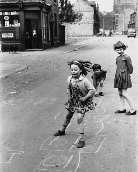 Shirley Baker, Robert Doisneau, Childrens Games, Girls Play, Good Old Days, Vintage Pictures, The Good Old Days, Vintage Photographs, Old Days