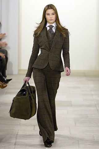 Ralph Lauren Fall 2006 Ready-to-Wear collection, runway looks, beauty, models, and reviews. Ralph Laurent, Woman In Suit, Women In Suits, Ralph Lauren Fall, Women's Suits, Woman Suit Fashion, Ralph Lauren Style, Pantsuits For Women, Classy Work Outfits