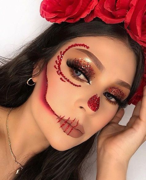 Makijaż Sugar Skull, Catrina Costume, Catrina Makeup, Halloween Makeup Sugar Skull, Halloweenský Makeup, Creepy Halloween Makeup, Cute Halloween Makeup, Hot Halloween Outfits, Halloween Makeup Pretty