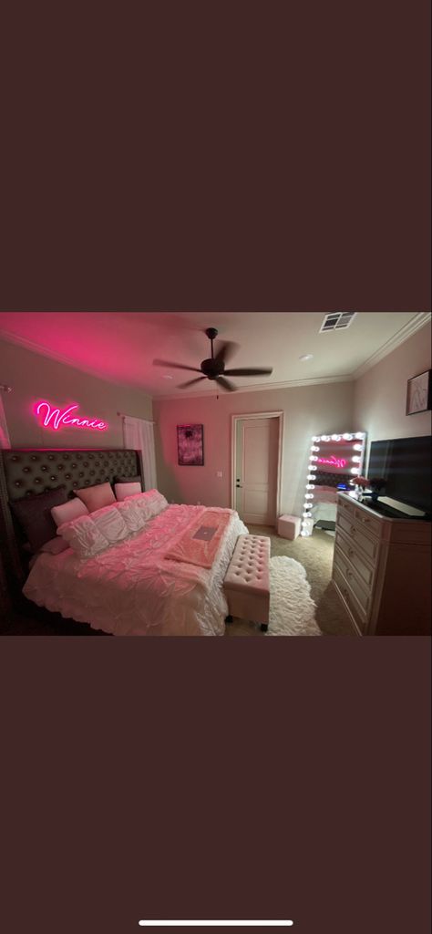 Cute Bedrooms For Women, Room For Women Bedroom, Buchifresa Room Ideas, Girly Rooms Ideas, Buchifresa Room Decor, Bedroom Decoration Ideas For Women, Pink Baddie Bedroom Ideas, Boujee Bedroom Ideas Cozy, Girly Bedroom Aesthetic Baddie