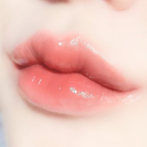 Jisoo Heart Shaped Lips, Cupid Bow Lips Filler, Cupid Bow Lips Aesthetic, Lip Reference, Cupids Bow Lips, Heart Shaped Lips, Gradient Lips, Shoujo Girl, Korean Lips