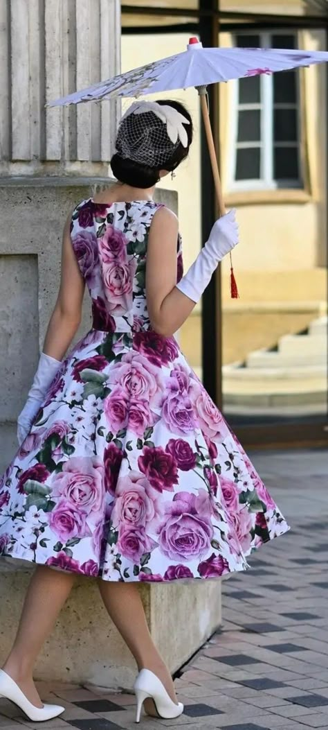 1950 Fashion Women Classy, 1950 Fashion Women, 1950 Outfits, Fall Outfits Pinterest, 1950s Housewife, Money Clothing, Roll Dress, 1950s Fashion Dresses, Flowery Dresses