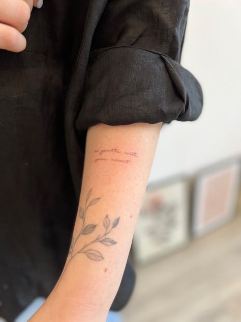 Тату, tattoo, надпись Bind My Wandering Heart To Thee Tattoo, Be Gentle Tattoo, Be Gentle With Yourself, Be Gentle, Heart Tattoo, Flower Tattoo, Tattoos, Quick Saves