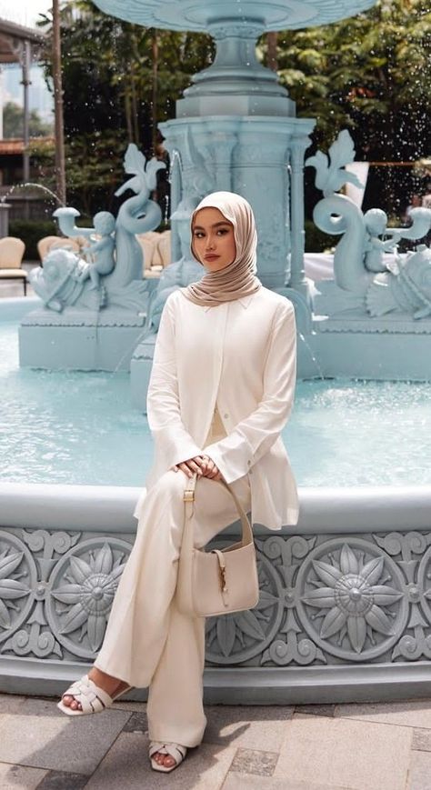 Old Money Outfits Muslim Women, Old Money Modest Outfit Hijab, Soft Girl Aesthetic Outfit Hijab, Old Money Aesthetic Modest, Classy Muslim Outfits, Old Money Home Outfits, Muslim Work Outfit, Elegant Home Outfit, Formal Hijab Outfit Classy