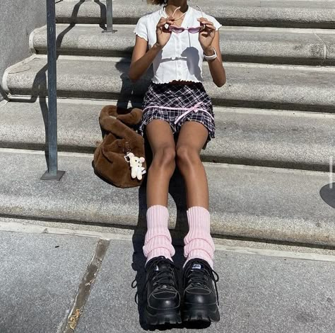 Strawberry Layout, Pink Plaid Skirt Outfit, Sunglasses Coquette, Plaid Mini Skirt Outfit, Platform Shoes Pink, Leg Warmer Outfits, Outfits Brandy Melville, Leg Warmer Outfit, Outfit Inspo Coquette