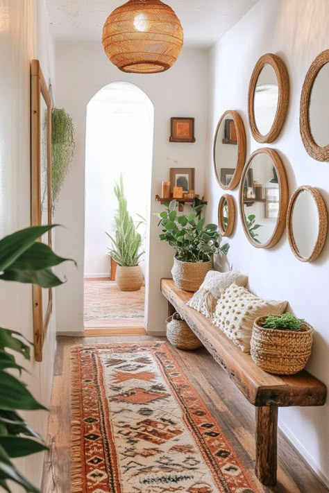 boho hallway Beach Boho Interior Design, Boho Entry Way, Mountain Bungalow, Decoration Surf, Boho Hallway, Boho Flat, Hallway Mudroom, Boho Studio, Happy Friyay