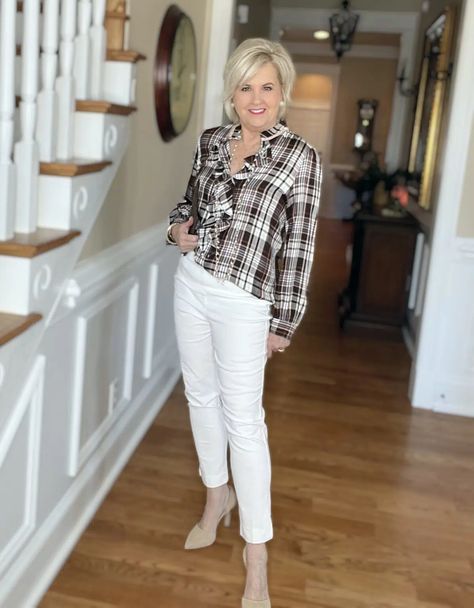 TRY-ON HAUL WITH PATTERNS AND PRINTS - 50 IS NOT OLD - A Fashion And Beauty Blog For Women Over 50 Tania Stephens, How To Wear White Jeans, Dress Smart, White Pants Women, Pretty Tops, 50 Is Not Old, White Pant, Hit Or Miss, Stylish Outfits For Women Over 50