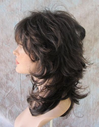 Short Feathery Haircuts, Short Feathered Hairstyles, Long Shag Haircut Choppy Layers, Medium Wig, Choppy Bangs, Wig Brown, Haircut Inspo, Hair Inspiration Short, Subtle Highlights