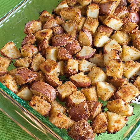 This post contains affiliate links. I recently stumbled across a recipe for shake and bake potatoes on Tasty Kitchen.  It was posted by Sara from Sara & Spice.  I remembered my mom making shake and bake chicken when I was… Shake N Bake Chicken, Shake And Bake, Dried Potatoes, Mom Kitchen, Baked Potato Recipes, Shake N Bake, Dinner Desserts, Pepper Salt, Tasty Kitchen