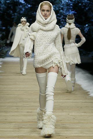 Slavic Doll, Her Drawing, White Clothing, Fashion Themes, Fire Fits, New Rock, Thrift Fashion, Couture Collection, Runway Looks