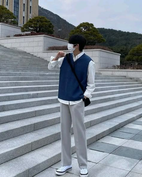 Simple Korean Outfits, Outfit Nam, Korean Outfits Men, Soft Boy Outfits, Outfit Cowok, Vest Outfits Men, Outfit Cowo, Korean Street Fashion Men, Mens Smart Casual Outfits