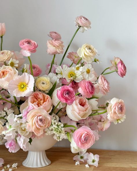 Peachy pinks are my forever favourite 🍑🎀🌸✨ If you want to learn how to make the prettiest table arrangements, come along to my workshop on Tuesday the 19th of November! Tickets are still available- I’d love to see you there 🫶🏼✂️🌱 • • • • #brisbaneflorist #thisisbrisbane #flower #brisbaneflowersdelivered #flowerbouquet #blooms #floral #brisbaneevents #flowerlove #brisbaneweddings #weddingflorist #love #brisbanebrides #bridalbouquet #brisbaneflowerdelivery #weddingflowers #freshflowers #flowe... Pink Wedding Floral Arrangements, Bow Renewal, Pink Peony Bouquet Wedding, Floral Therapy, Pink Peonies Wedding, Peach Ranunculus, Senior Hoco, Pink Peonies Bouquet, Peonies Centerpiece