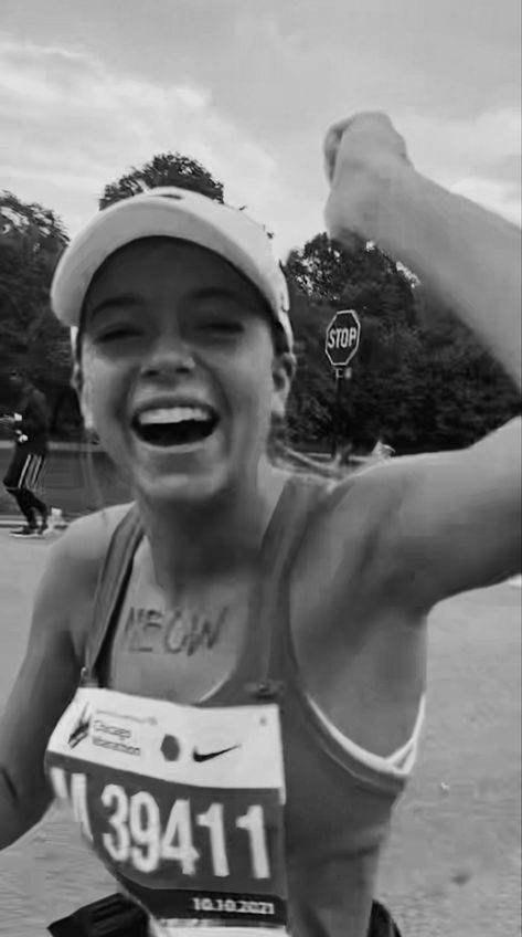 Runner Asethic, Running A Half Marathon, 5k Run Aesthetic, Marathon Aesthetic Girl, Laufen Aesthetic, Running Asethic, Marathon Vision Board, Running Club Aesthetic, Running Race Aesthetic