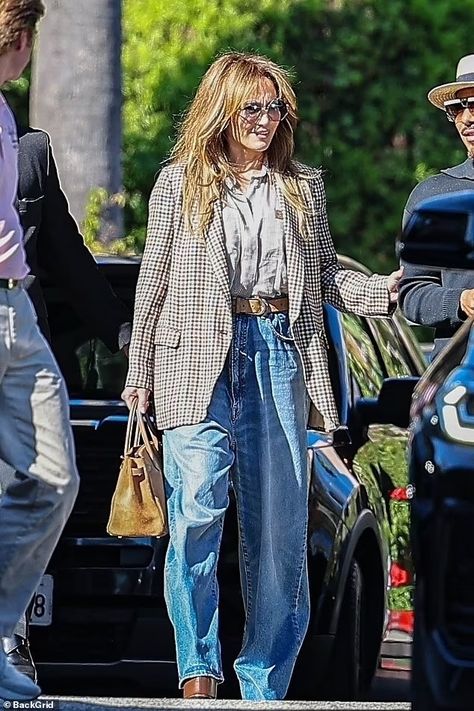 Glowing Jennifer Lopez shakes off $68M real estate nightmare as she enjoys luxury outing in Beverly Hills | Daily Mail Online Outfits For Beach Vacation, Jennifer Lopez Outfits, Outfits For Beach, Best Outfits For Women, Trendy Outfits For Summer, Matching Outfits For Couples, Outfits For Date, Outfits For Special Occasions, Jennifer Lopez Jeans