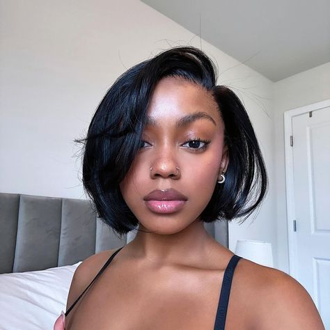 Bob With A Side Part, 90s Bob Black Women, Short Bob Side Part, Short Silk Press, Mikaria Janae, Natural Hair Bob Cut, Short Hair Blowout, Natural Hair Bob, Side Part Bob