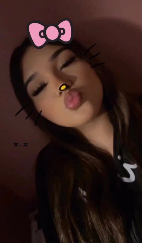 Pfp Latina, Latina Makeup Looks, Latina Baddie, Hello Kitty Girl, Hello Kitty Bedroom, Images Hello Kitty, Latina Makeup, Hello Kitty Beach, Kitty Girl