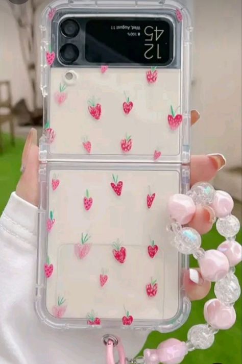 Beautiful Technology, Flip Phone Aesthetic, Strawberry Bracelet, Danielle Smith, Capas Samsung, Diy Phone Case Design, Dream Phone, Iphone Wallpaper Classy, Samsung Z Flip