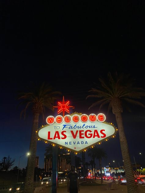 Las Vegas Sign Wallpaper Background 90s Las Vegas, Vegas Sign Aesthetic, Las Vegas Aesthetic Night, Vegas Aesthetic Night, Las Vegas Background, Las Vegas Wallpaper, Las Vages, Vegas Wallpaper, Las Vegas Aesthetic