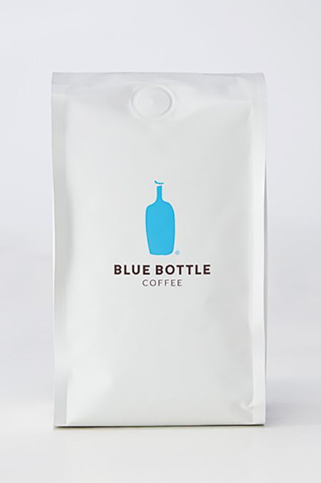 Coffee Package, Drinking Black Coffee, Blue Bottle Coffee, Coffee Label, Coffee Tips, St Basil's, Product Photography Ideas, Coffee Bags, Coffee Brand