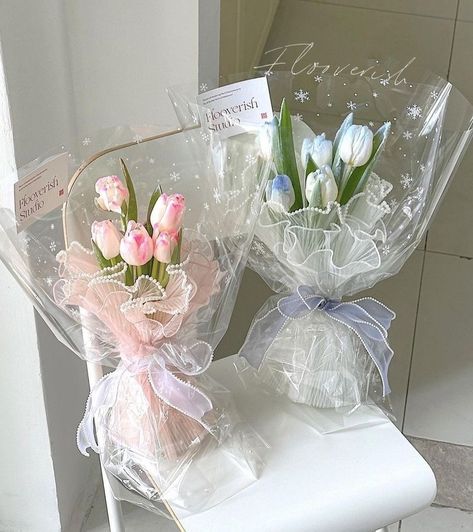 Buket Aesthetic, Tulips Bouquet, Wrapping Tutorial, Diy Bouquet Wrap, Luxury Flower Bouquets, Bouquet Rose, Packing Ideas, Flower Bouquet Diy, Bouquet Gift