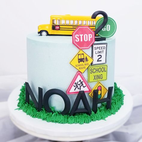 Bus Themed Birthday Cake, School Bus Theme Cake, Bus Cake Ideas, Bus Theme Cake, Bus Birthday Cake, Wheels On The Bus Cake, School Bus Cake, Bus Cake, 1st Bday Cake