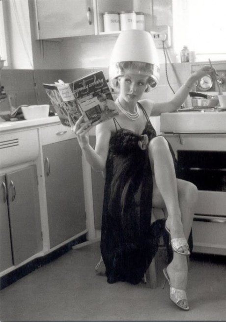 50s housewife....no unrealistic expectations here, eh? Housewife Quotes, The Stepford Wives, 50s Housewife, 1950s Housewife, Stepford Wife, Vintage Housewife, Retro Housewife, House Wife, Domestic Goddess