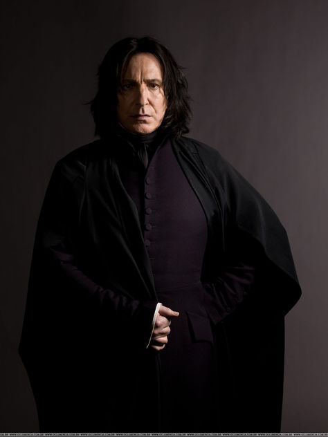 Professor Severus Snape (Alan Rickman) - terrifying teacher of the dark arts at Hogwarts in the Harry Potter series who sides with evil to do the right thing. Alan Rickman in general plays good villain roles. Rogue Harry Potter, Alan Rickman Harry Potter, Severus Snape Wallpaper, Severus Sneep, Snape Wallpaper, Snape Fan Art, Film Harry Potter, Professor Severus Snape, Harry Porter