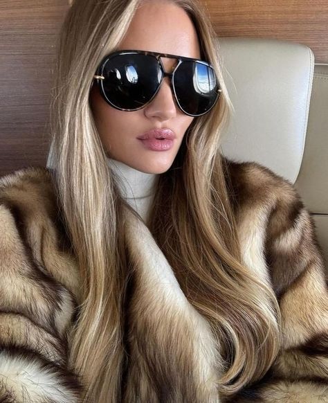 48 hours left see some issues why? Rosie And Jason, Rosie Alice Huntington Whiteley, Beige Faux Fur Coat, Black Mules Shoes, Rosie Huntington Whiteley Style, Cora Reilly, Rosie Huntington, Huntington Whiteley, Rosie Huntington Whiteley