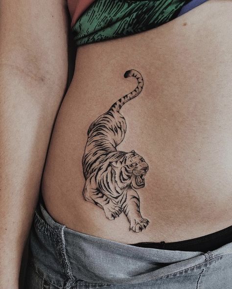 Tiger Hip Tattoo, Tiger Tattoo Meaning, Tiger Tattoo Designs, Tattoos Tiger, Tiger Tattoos, Stomach Tattoos Women, Waist Tattoos, Belly Tattoos, Tiger Tattoo Design