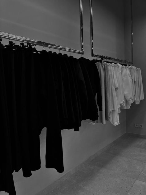 Black Things, Black Closet, White Wardrobe, Black Wardrobe, Idea Room, Classy Aesthetic, Bedroom Layouts, Dream House Interior, Black And White Aesthetic