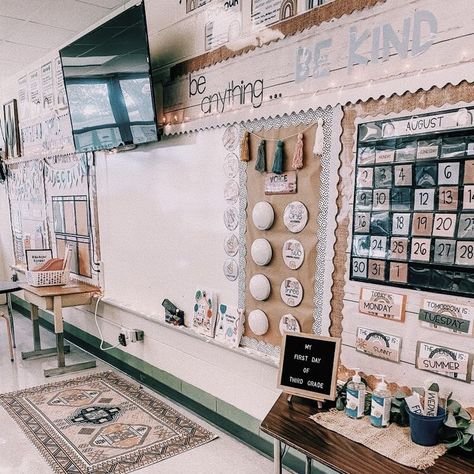 Classroom Themes Aesthetic, Astetic Classroom, Table Leaders In Classroom, Neutral Elementary Classroom, Teacher Classroom Ideas Aesthetic, What’s Happening Bulletin Board, Cute Aesthetic Classroom, Neutral Kindergarten Classroom Decor, Elementary Classroom Boho Theme