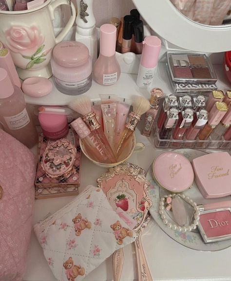 Pink Princess Aesthetic, Makeup And Skincare Products, Tout Rose, Pink Lifestyle, Magical Makeup, Makeup And Skincare, Fancy Makeup, Pretty Skin, Pink Girly Things