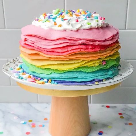 Easy Rainbow Cake, Rainbow Crepe Cake, Cake Crepes, Rainbow Crepe, Oreo Icebox Cake, Pretty Cake Stands, Rainbow Desserts, Pot Cakes, Cakes To Make