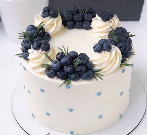 Bolo Simpsons, Fruit Cake Design, Mini Torte, Blue Berries, Cake Decorating Designs, Pretty Birthday Cakes, Just Cakes, Cute Birthday Cakes, Drip Cakes