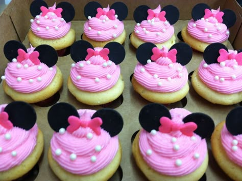 Minnie Mouse Cupcakes Mickey Mouse Party Food, Minnie Mouse Birthday Ideas, Mickey Cupcakes, Mouse Cupcakes, Minnie Mouse Cupcakes, Minnie Mouse 1st Birthday, Bolo Minnie, Minnie Birthday Party, Minnie Mouse Theme