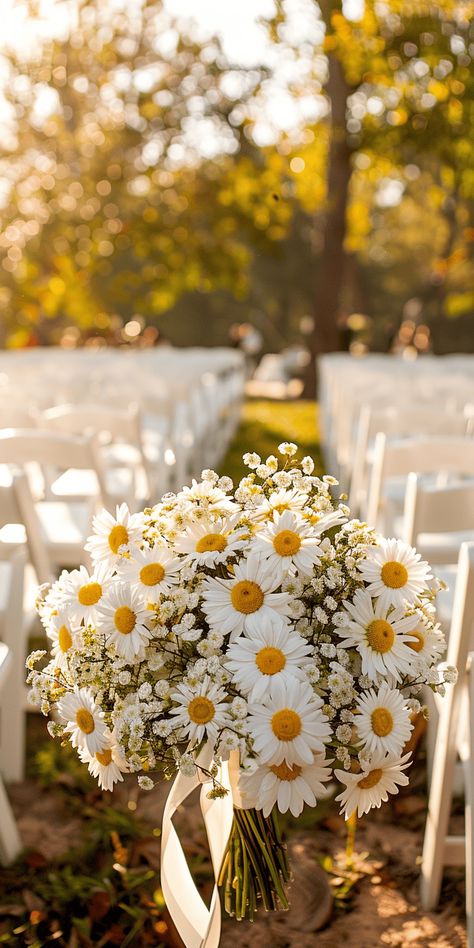 Bright Daisy Bridal Bouquets Fall Wedding Bouquets With Daisies, Yellow Daisies Wedding, Chamomile Daisy Bouquet, Daisy Wedding Bouquet Rustic, Wedding Bouquets Daisies, Daisy Wedding Decor, Wildflower Wedding Ceremony, Wildflower Wedding Flowers, White Daisy Wedding