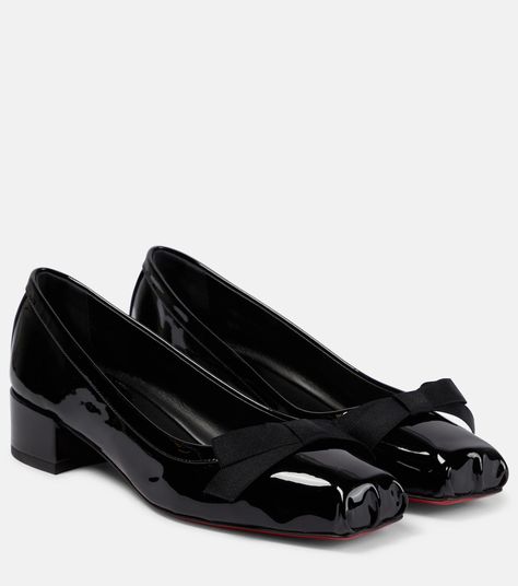 Louboutin Online, Black Shoes Heels, Mid Heels Pumps, Louboutin Heels, Girly Shoes, Patent Leather Pumps, Virtual Closet, Pretty Shoes, Dream Shoes