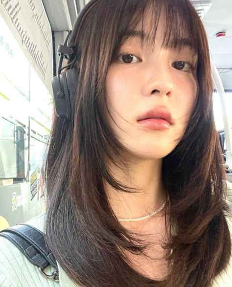 Korean girl Hair Inspiration Long, Haircut Inspo, Hairstyles For Layered Hair, Mia 3, Haircuts Straight Hair, Haircuts For Medium Hair, Foto Art, Asian Hair, Fall Hair Colors