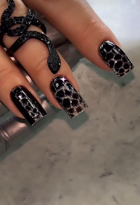 Black Crystal Nails, Snake Nail Design, Snake Nails, Beautiful Acrylic Nails, Acrylic Nails Designs, Leopard Nails, Sparkly Nails, Fire Nails, Classy Nails